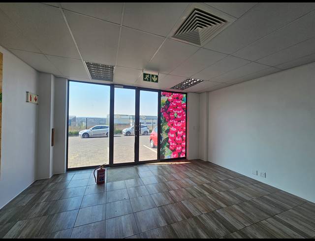 290M² WAREHOUSE TO LET IN LONGLAKE
